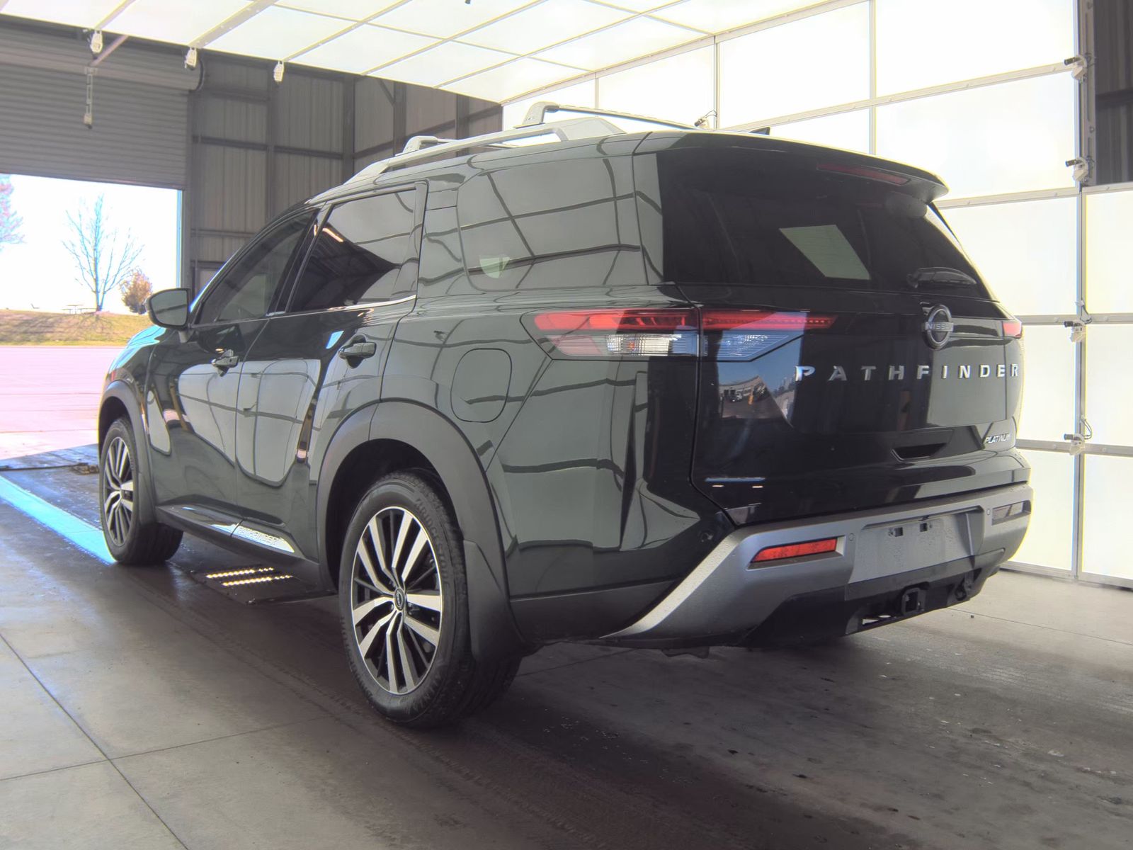 2024 Nissan Pathfinder Platinum FWD