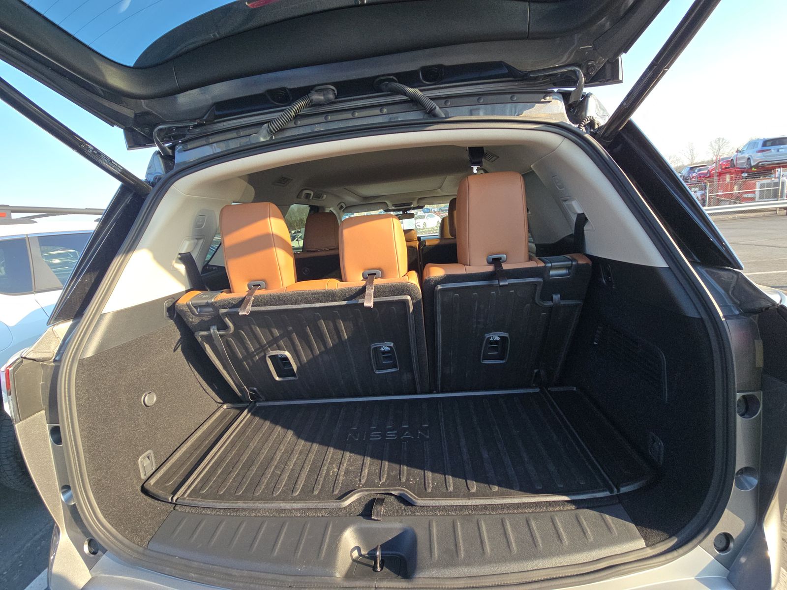 2025 Nissan Pathfinder Platinum FWD