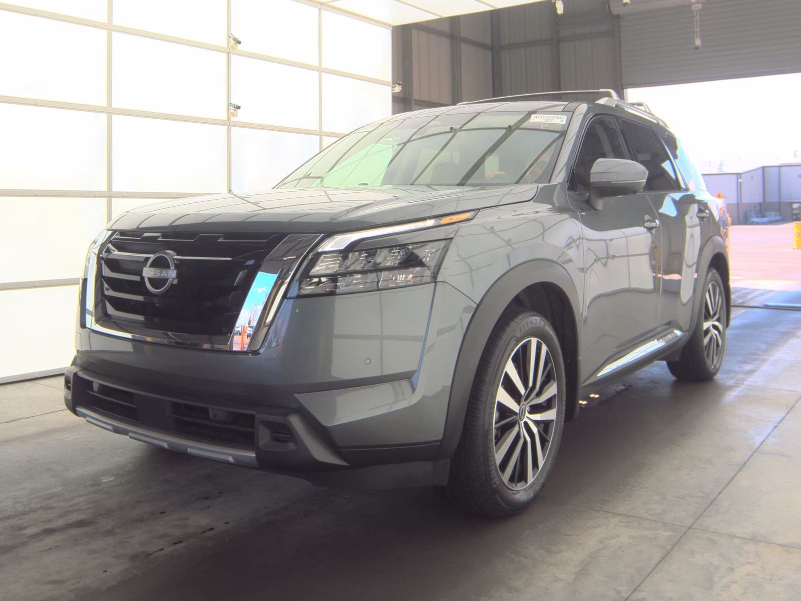 2025 Nissan Pathfinder Platinum FWD