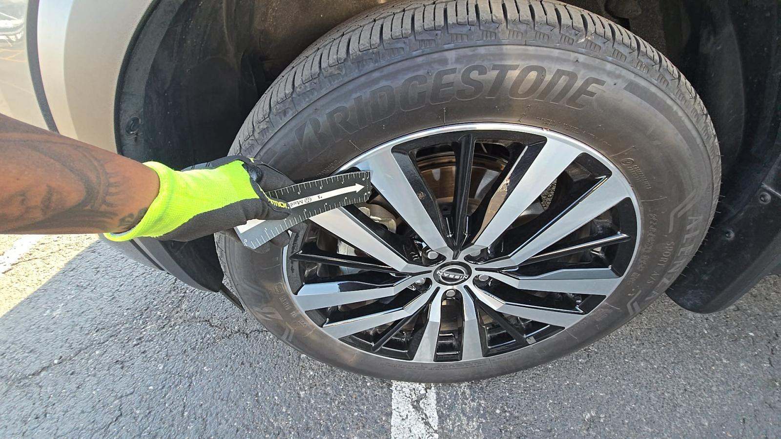 2025 Nissan Pathfinder Platinum FWD