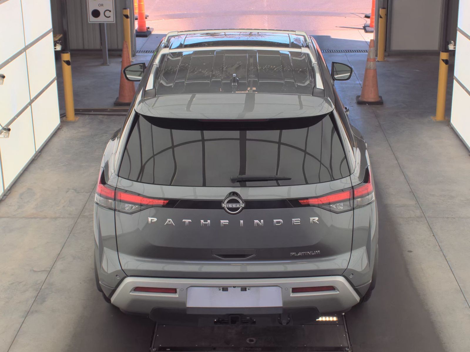 2025 Nissan Pathfinder Platinum FWD