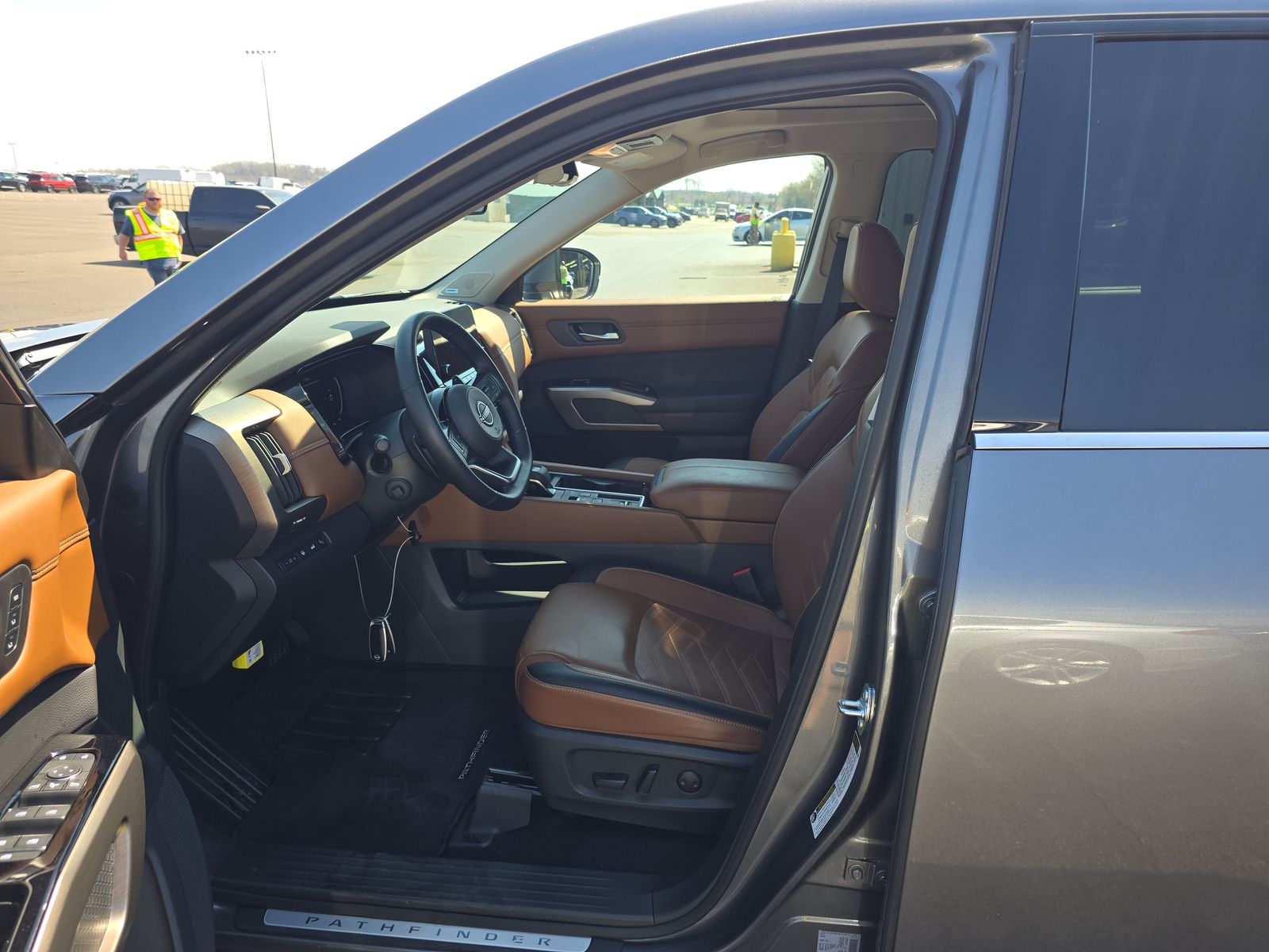 2025 Nissan Pathfinder Platinum FWD