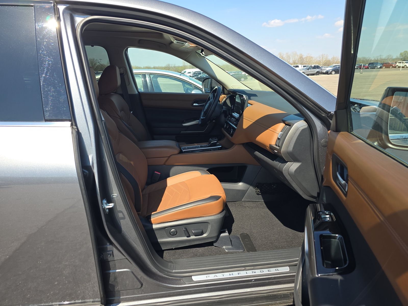 2025 Nissan Pathfinder Platinum FWD