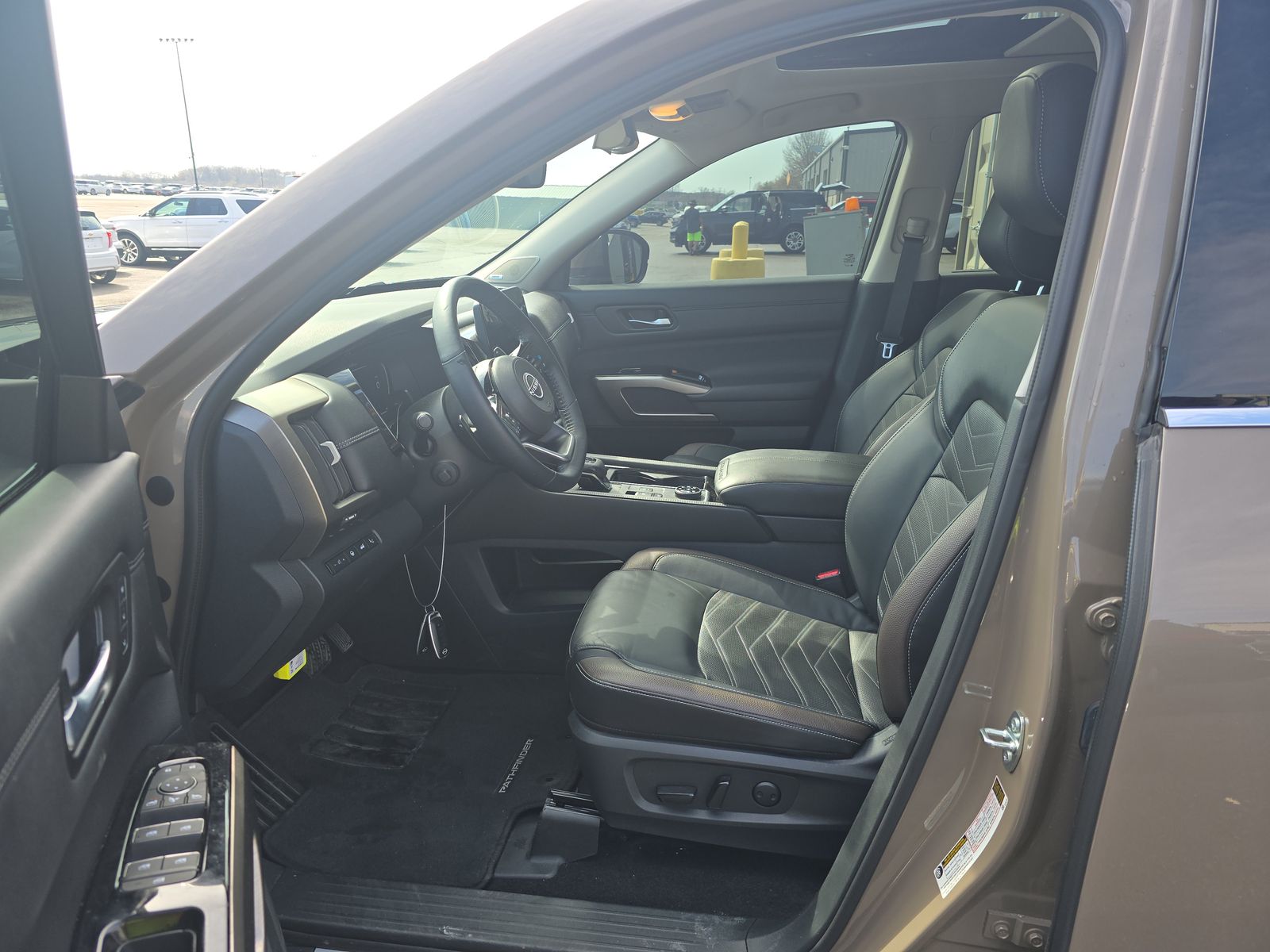 2025 Nissan Pathfinder Platinum AWD