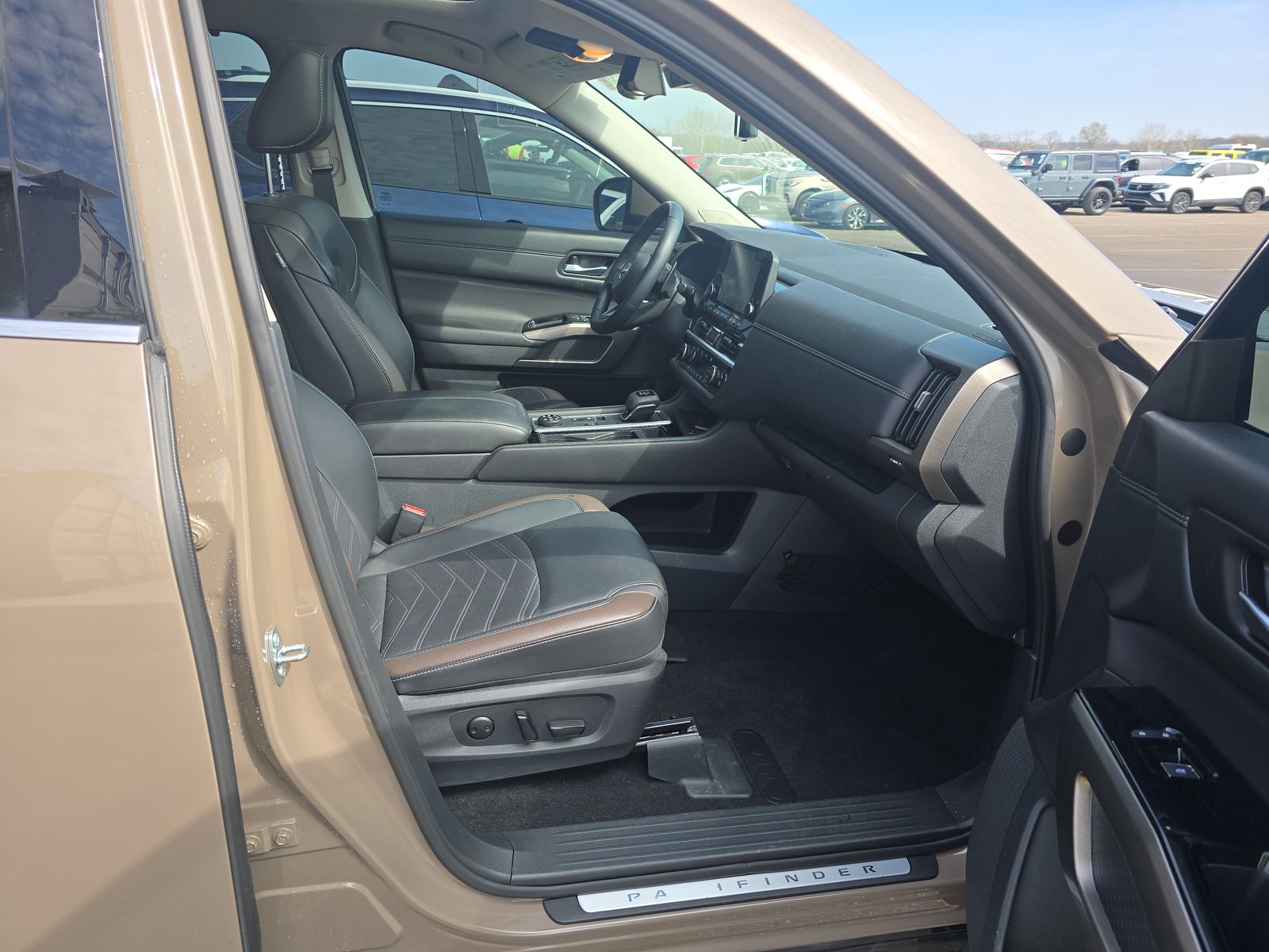 2025 Nissan Pathfinder Platinum AWD