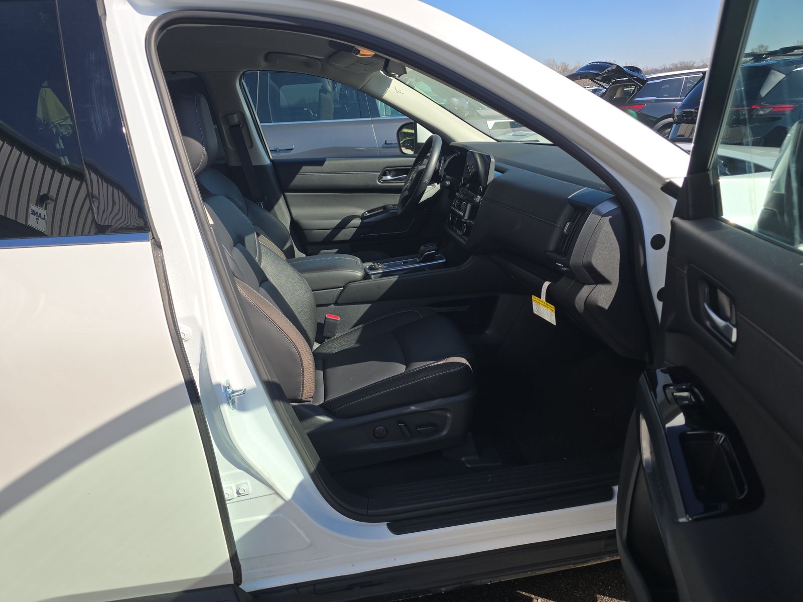 2025 Nissan Pathfinder SL AWD