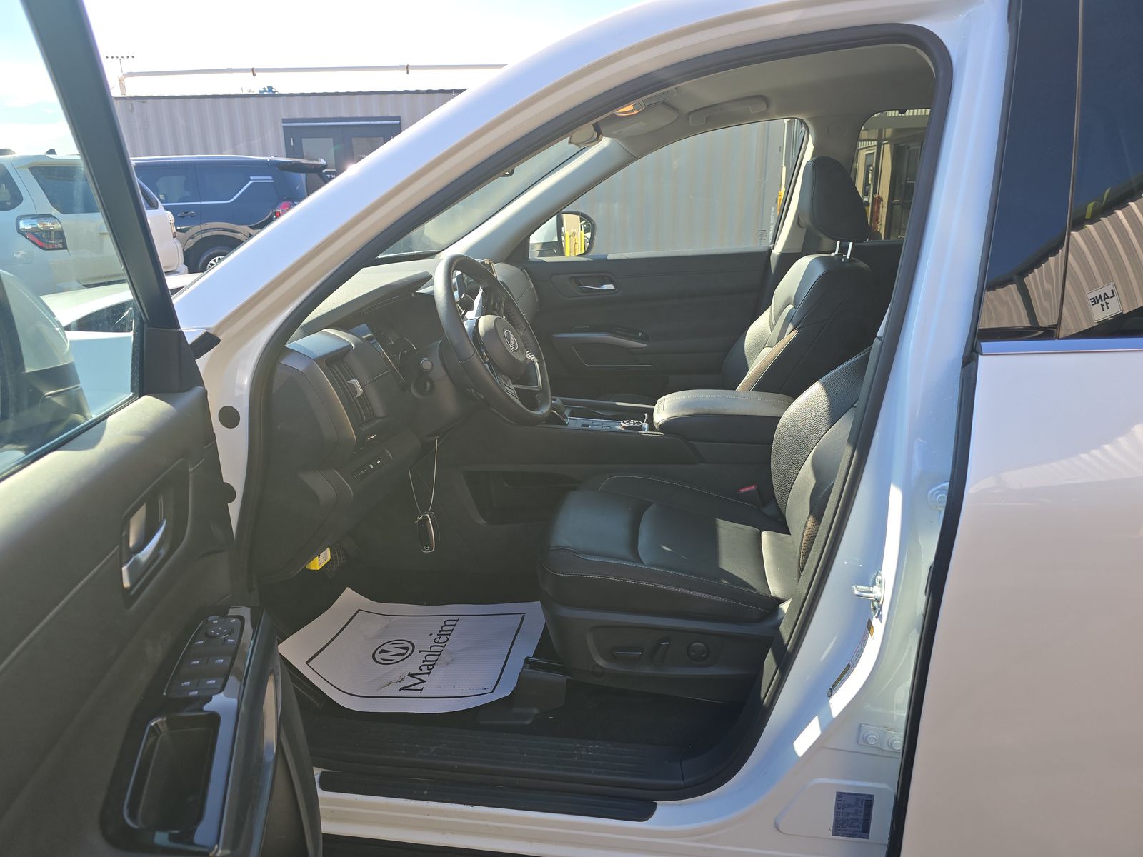 2025 Nissan Pathfinder SL AWD