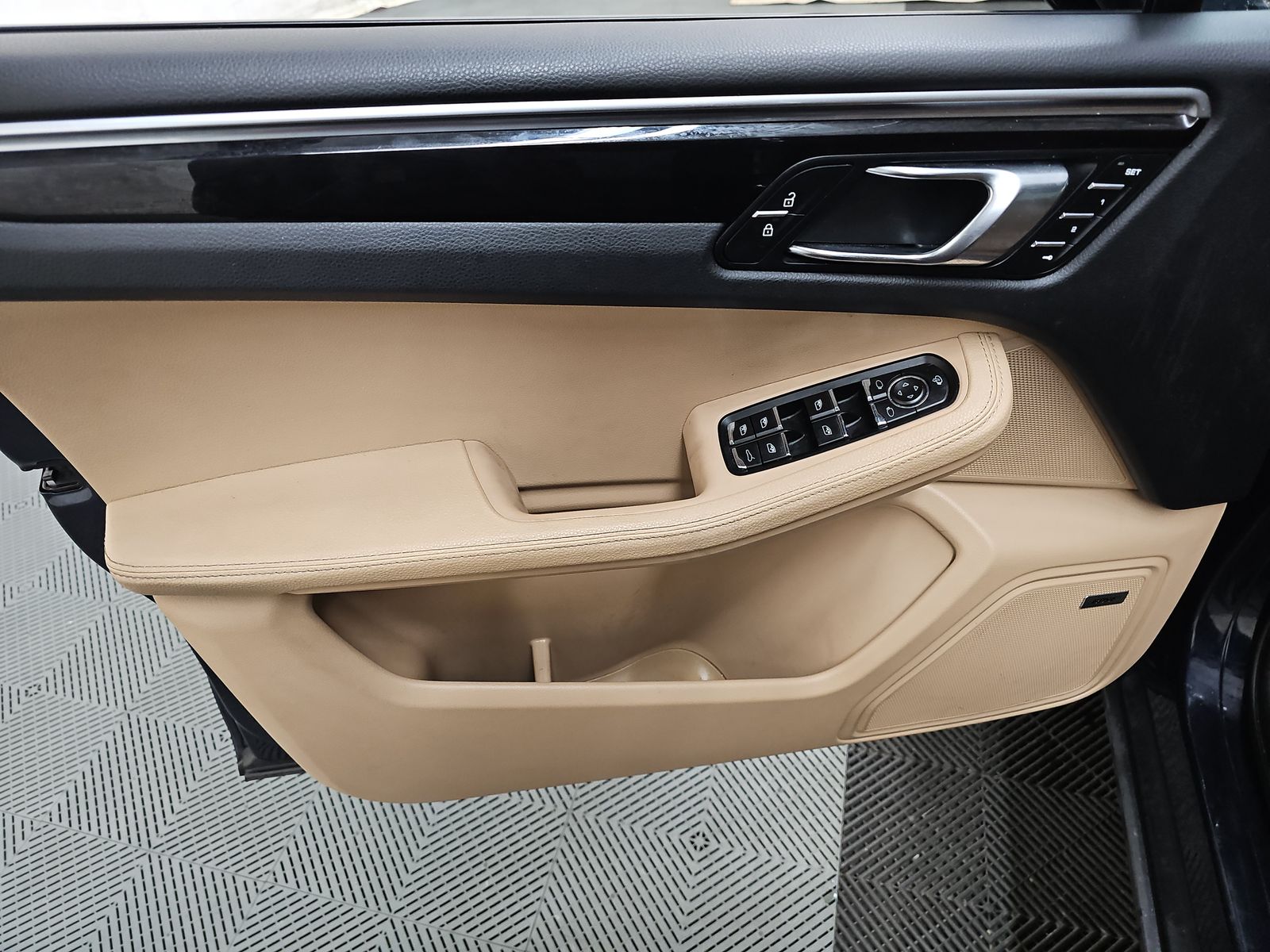 2022 Porsche Macan Base AWD