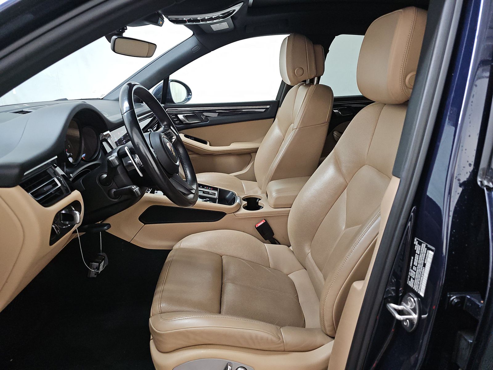 2022 Porsche Macan Base AWD