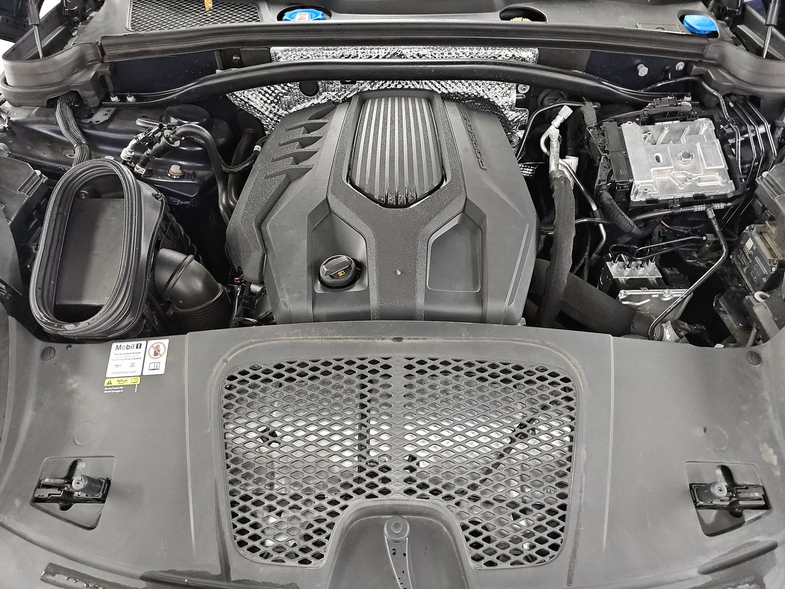 2022 Porsche Macan Base AWD