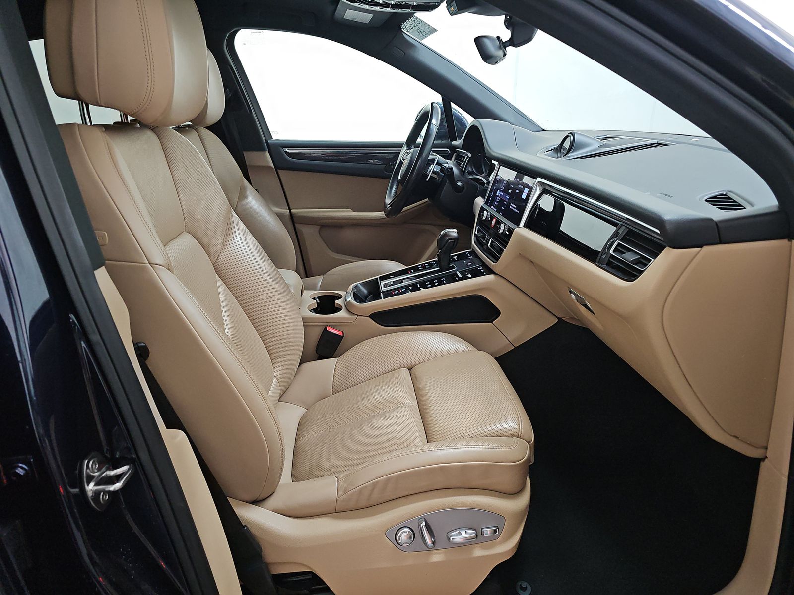 2022 Porsche Macan Base AWD