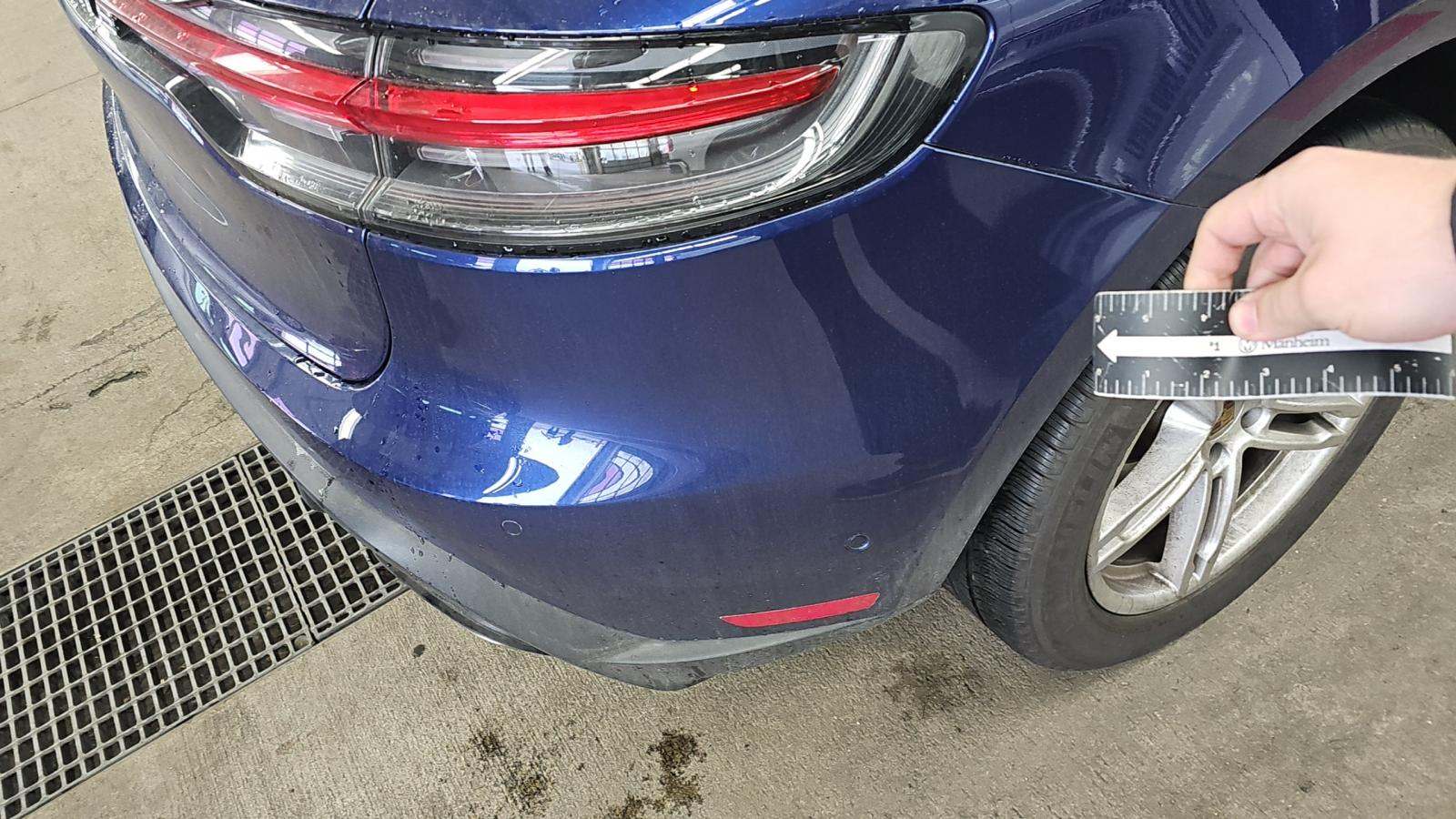 2022 Porsche Macan Base AWD