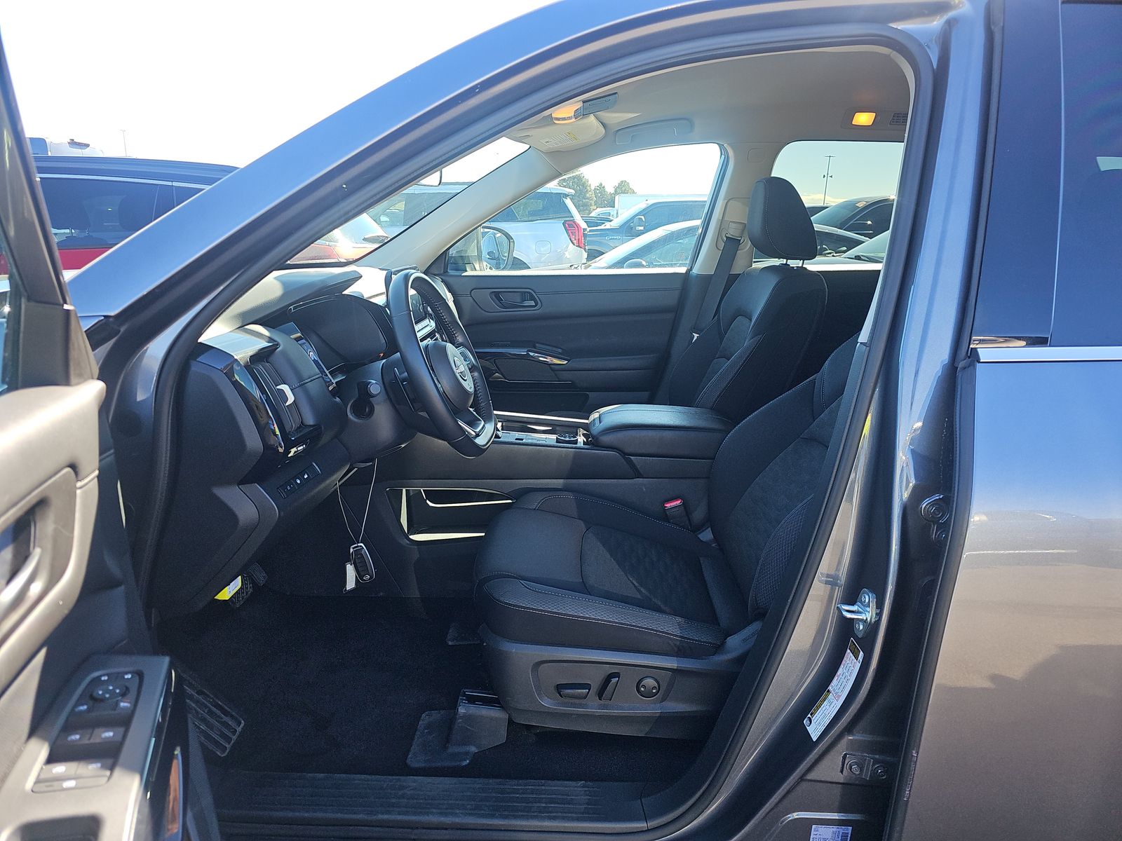 2025 Nissan Pathfinder SV AWD