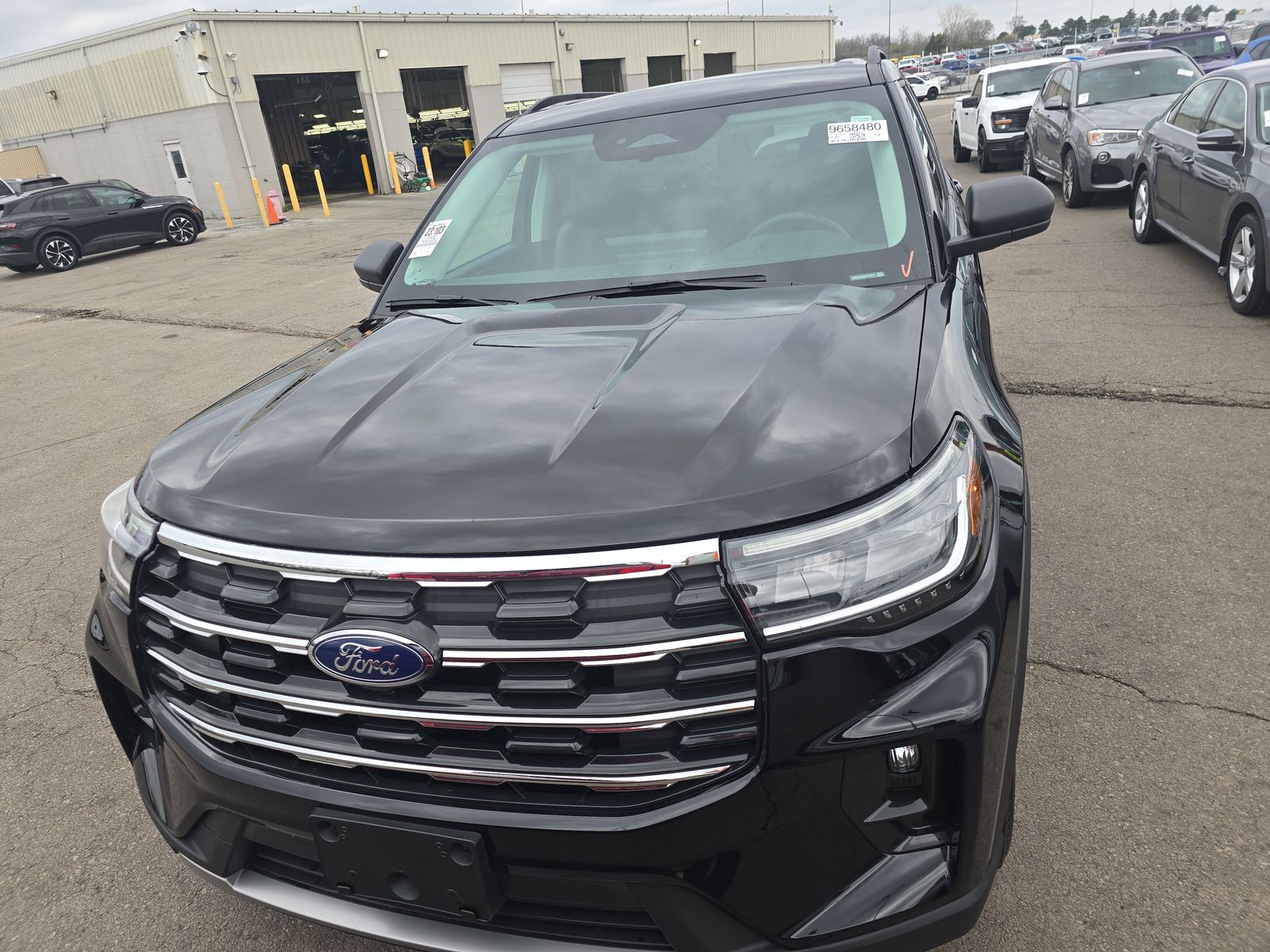 2025 Ford Explorer Active AWD