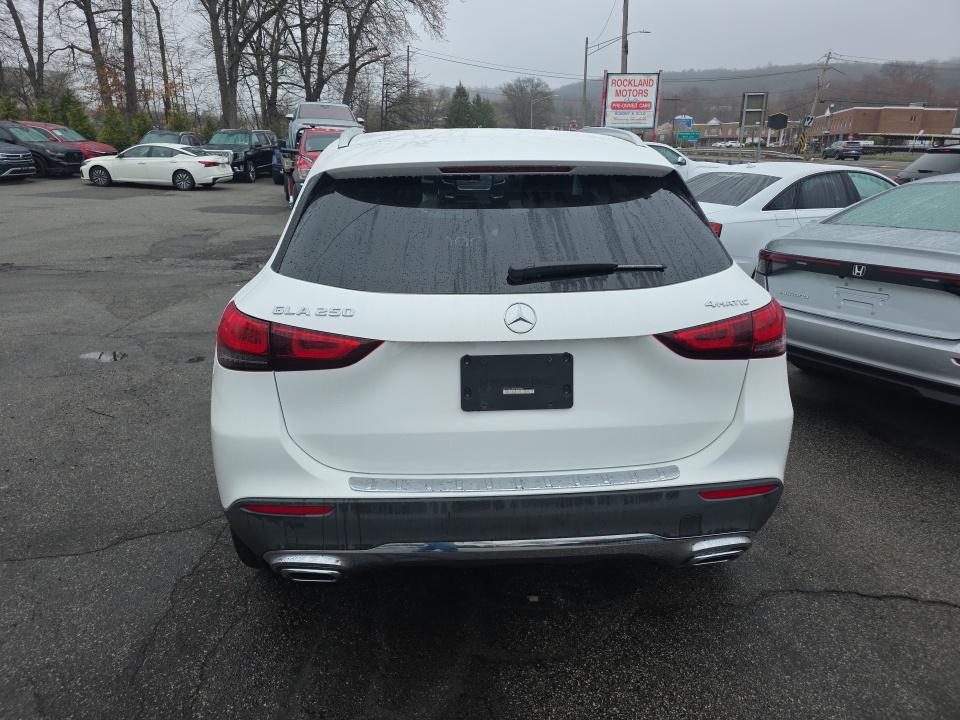 MERCEDES-BENZ GLA - 6