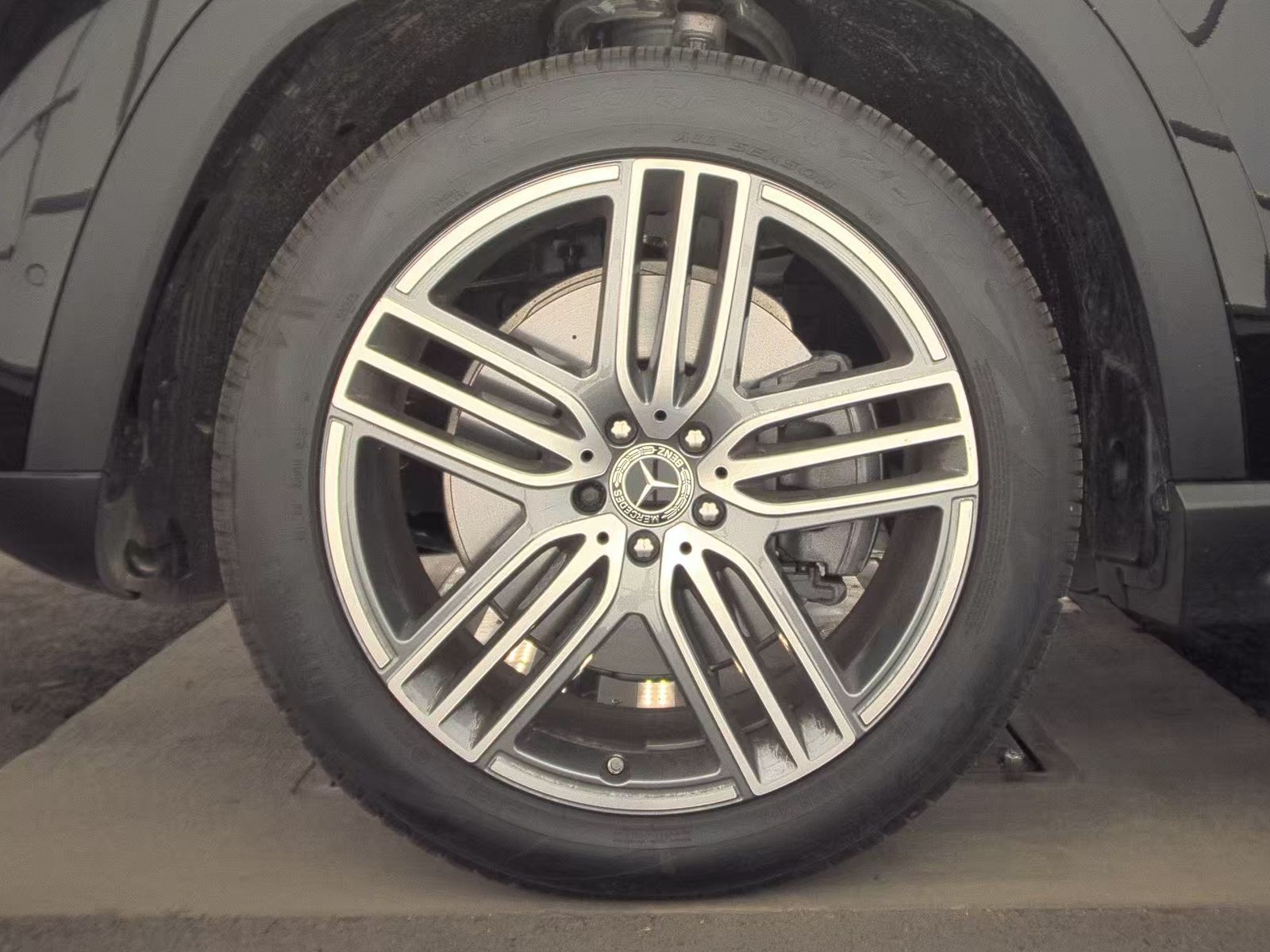 MERCEDES-BENZ GLS - 10