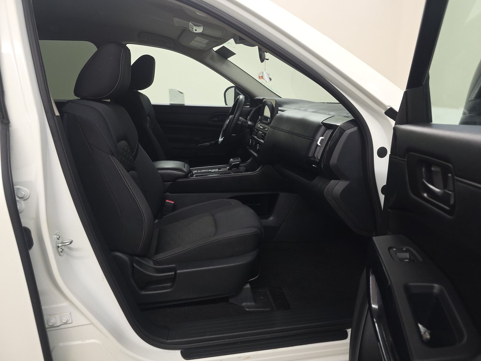 2024 Nissan Pathfinder S FWD