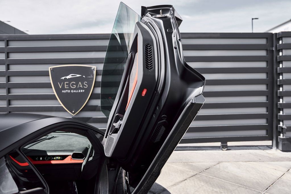 2025 Lamborghini Revuelto Base AWD