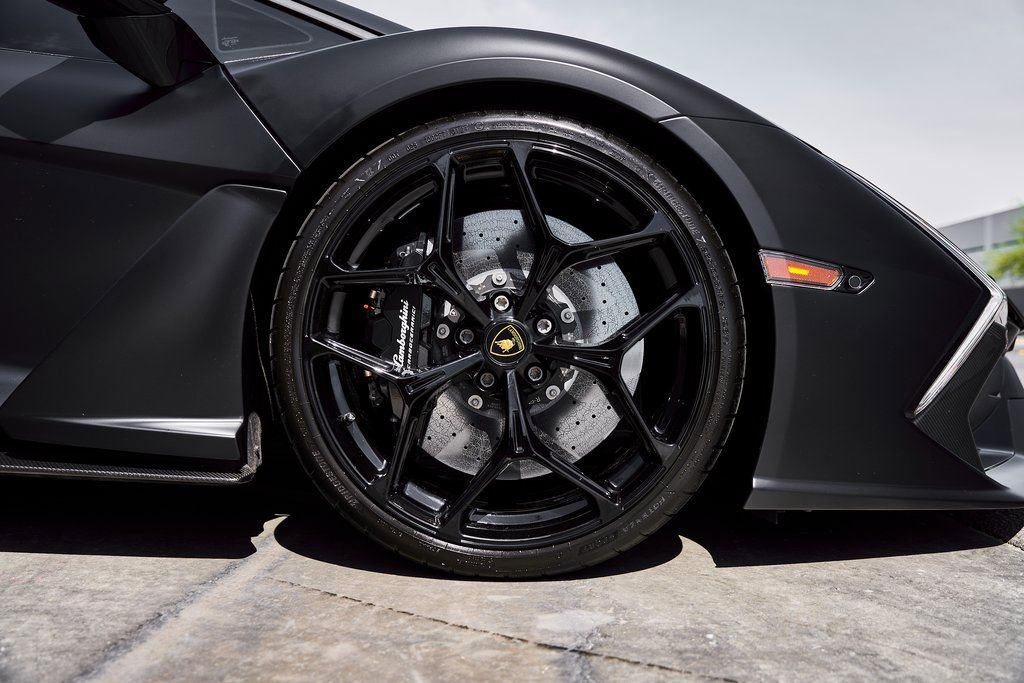 2025 Lamborghini Revuelto Base AWD