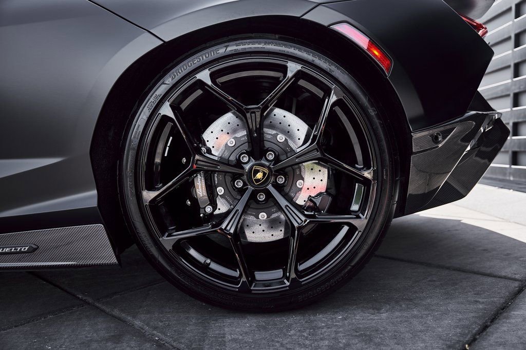 2025 Lamborghini Revuelto Base AWD