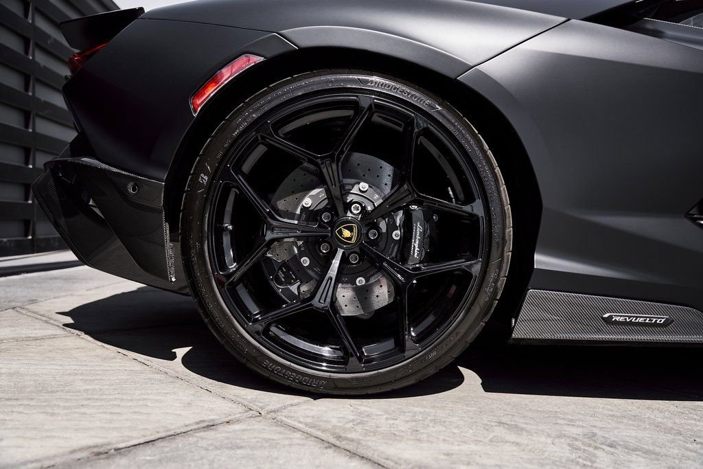 2025 Lamborghini Revuelto Base AWD