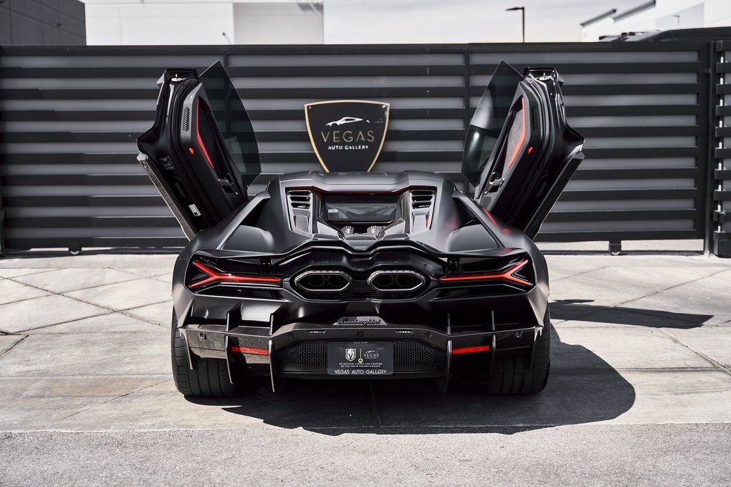 2025 Lamborghini Revuelto Base AWD