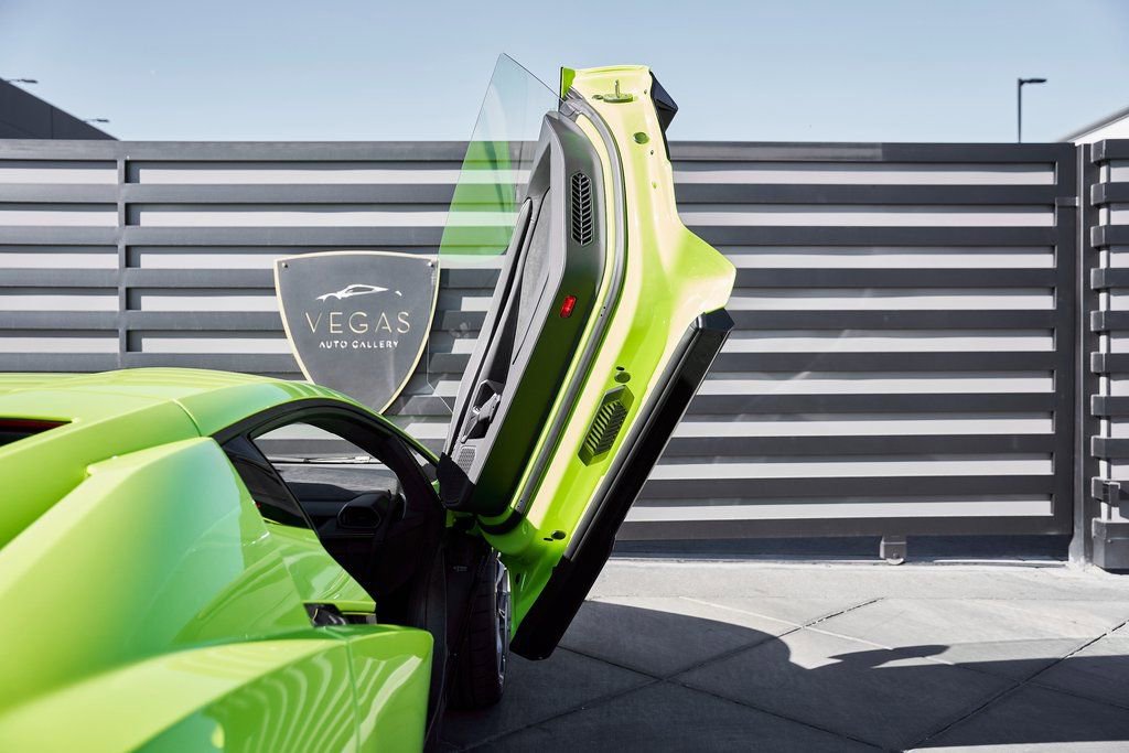 2025 Lamborghini Revuelto Base AWD