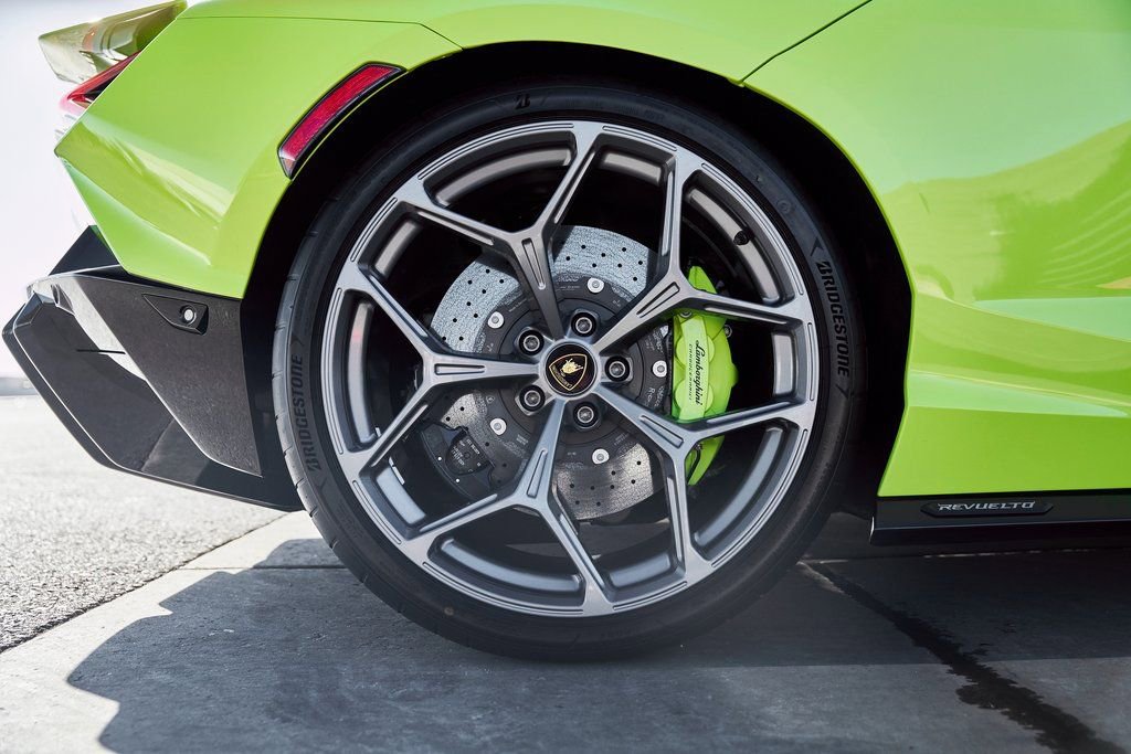 2025 Lamborghini Revuelto Base AWD