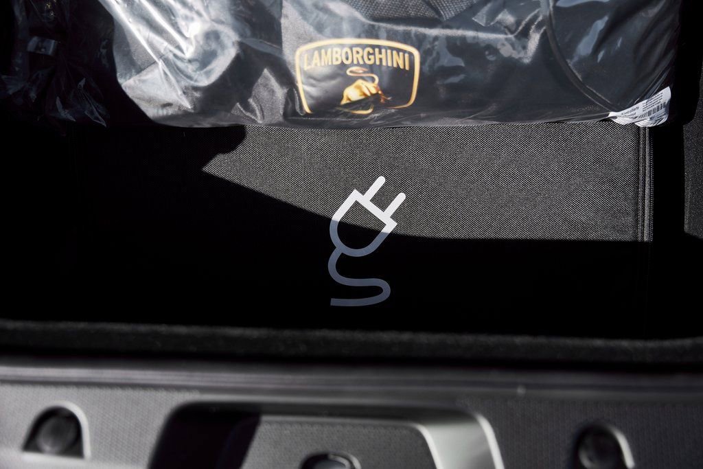 2025 Lamborghini Revuelto Base AWD