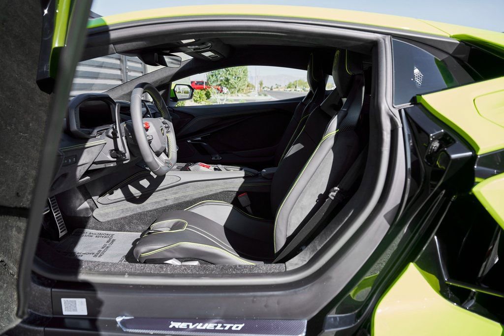 2025 Lamborghini Revuelto Base AWD