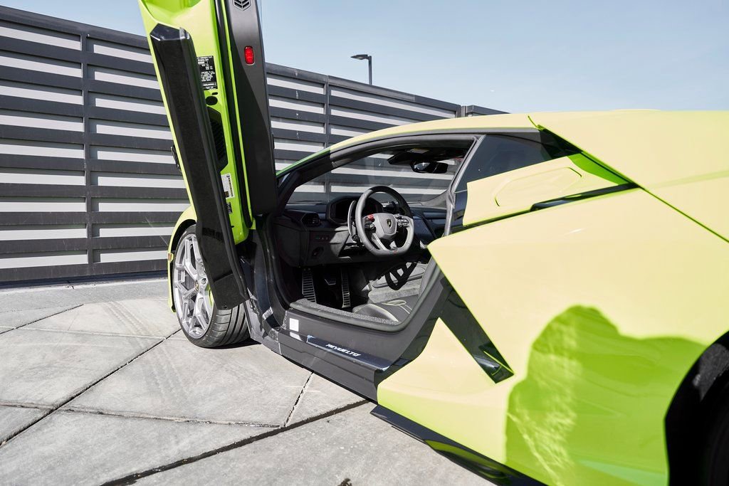 2025 Lamborghini Revuelto Base AWD