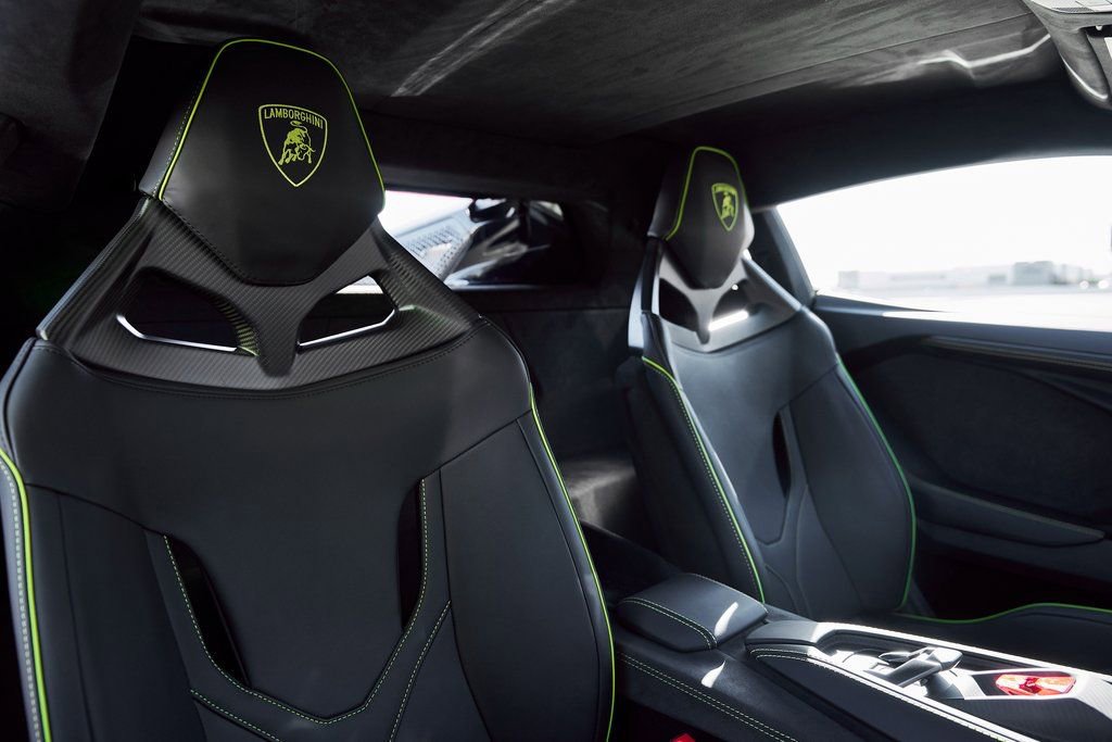 2025 Lamborghini Revuelto Base AWD