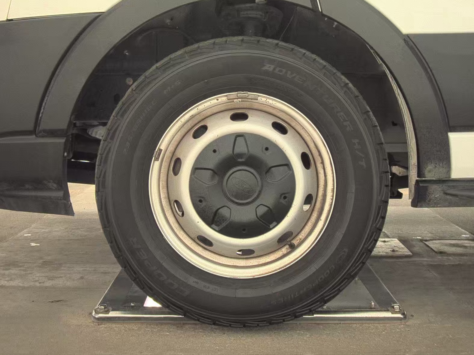 FORD TRANSIT 150 - 10