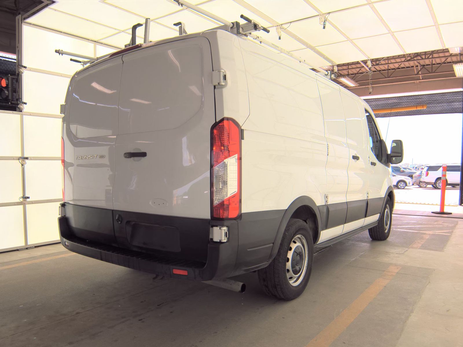 FORD TRANSIT 150 - 6