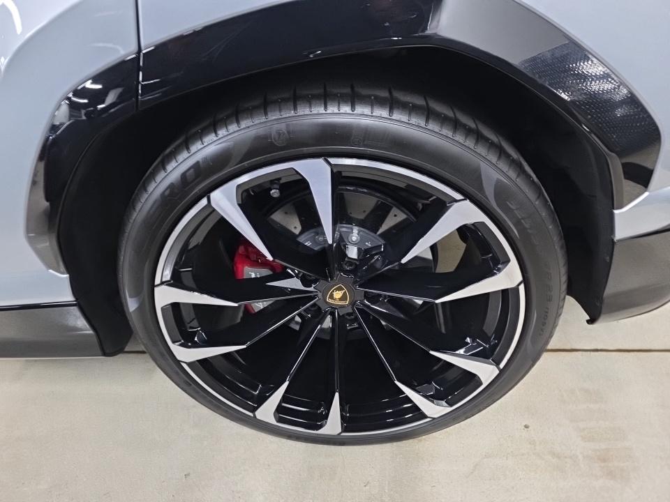 2022 Lamborghini Urus Base AWD