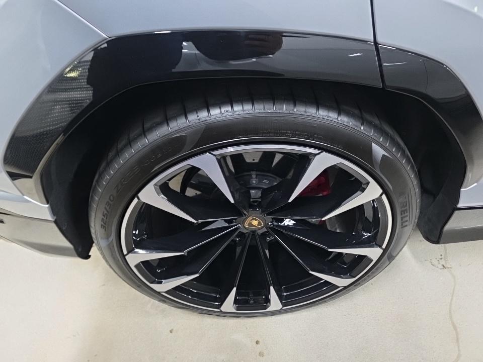 2022 Lamborghini Urus Base AWD