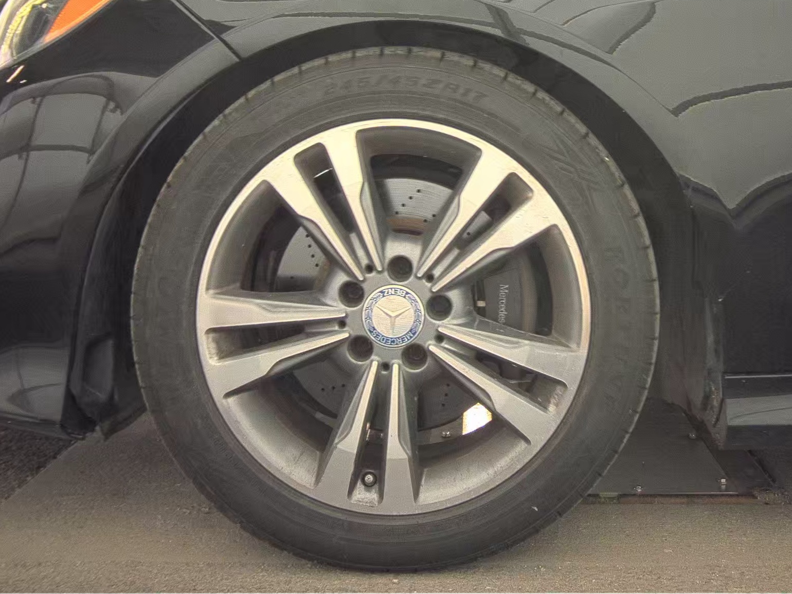 MERCEDES-BENZ E-CLASS - 10