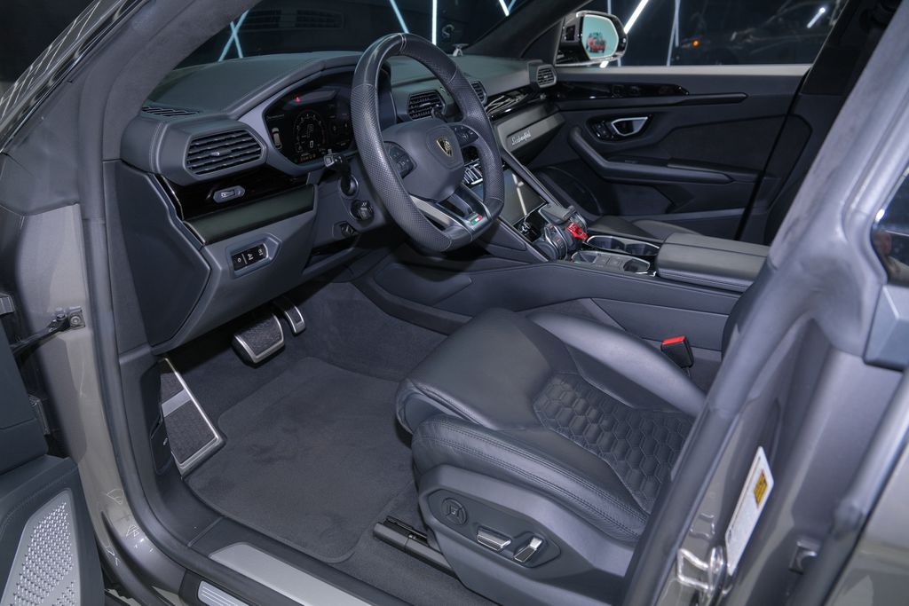 2022 Lamborghini Urus Base AWD