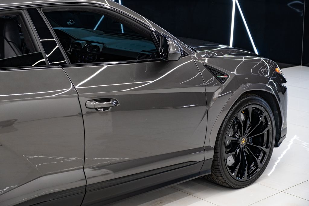 2022 Lamborghini Urus Base AWD