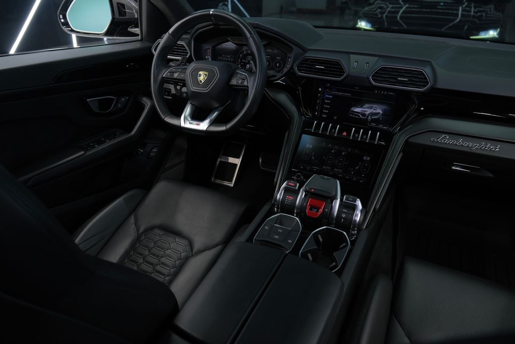 2022 Lamborghini Urus Base AWD