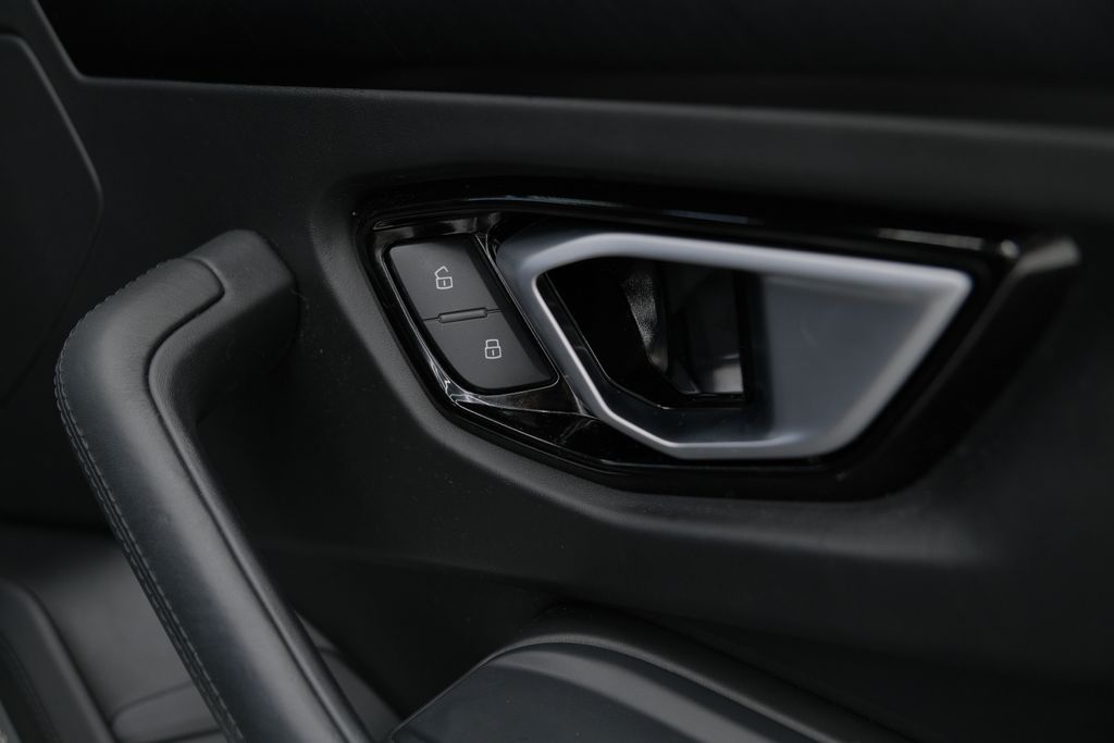 2022 Lamborghini Urus Base AWD