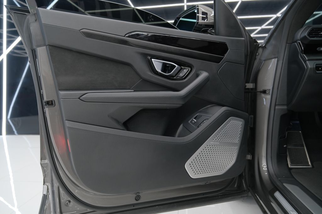 2022 Lamborghini Urus Base AWD