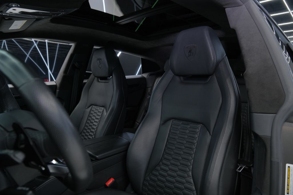 2022 Lamborghini Urus Base AWD