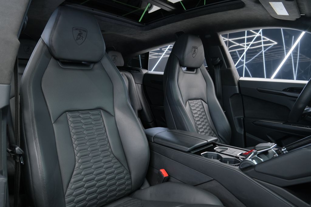 2022 Lamborghini Urus Base AWD