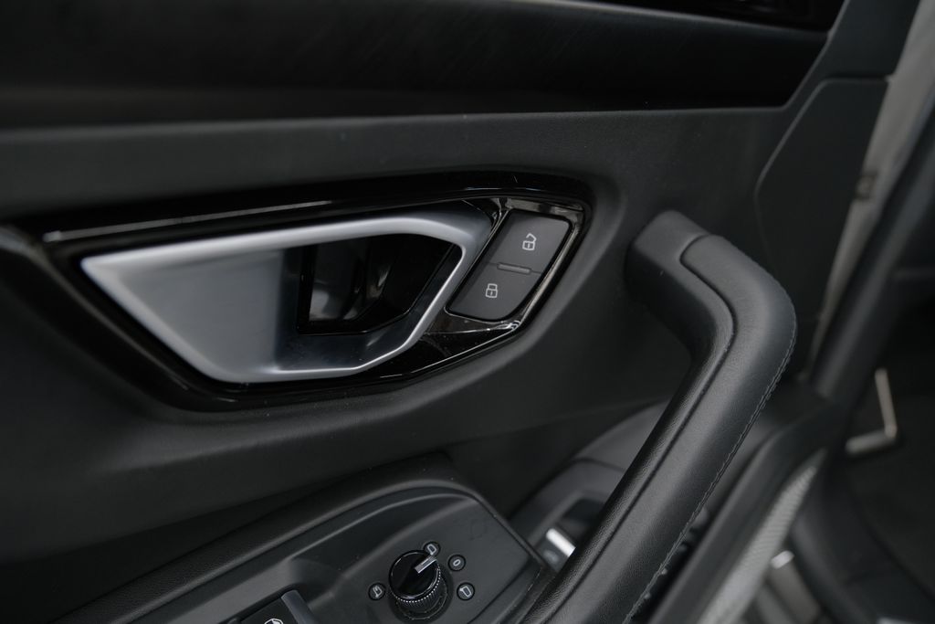 2022 Lamborghini Urus Base AWD