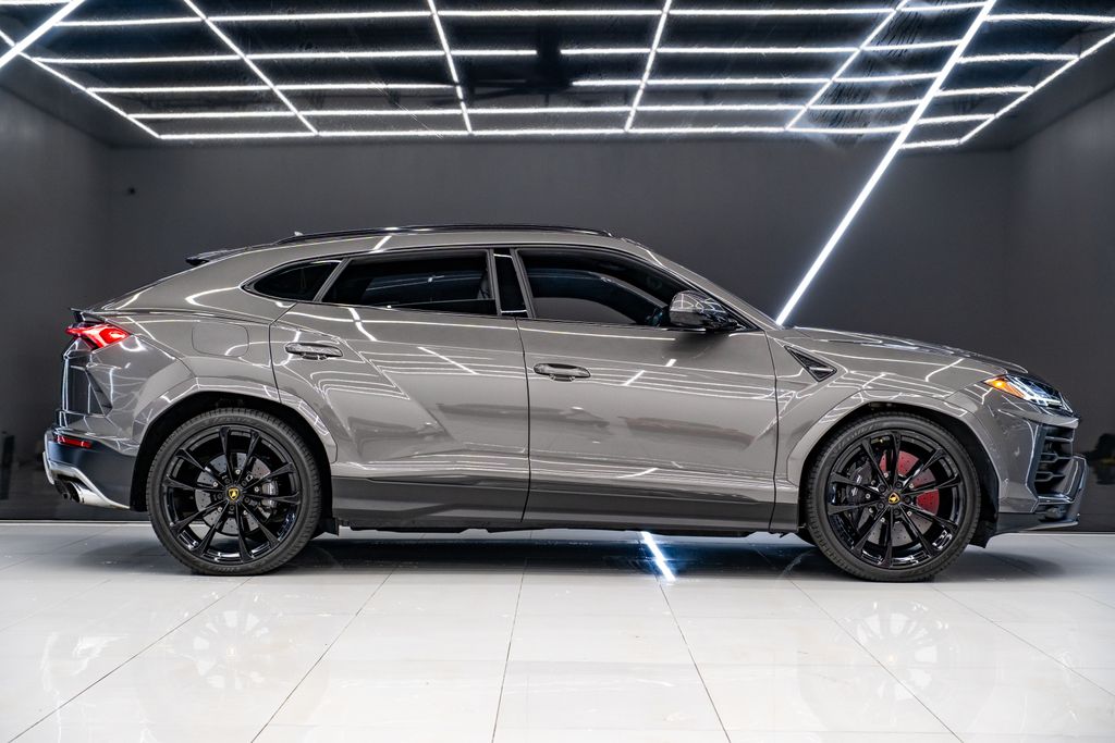 2022 Lamborghini Urus Base AWD