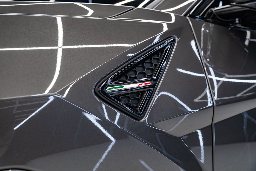 2022 Lamborghini Urus Base AWD