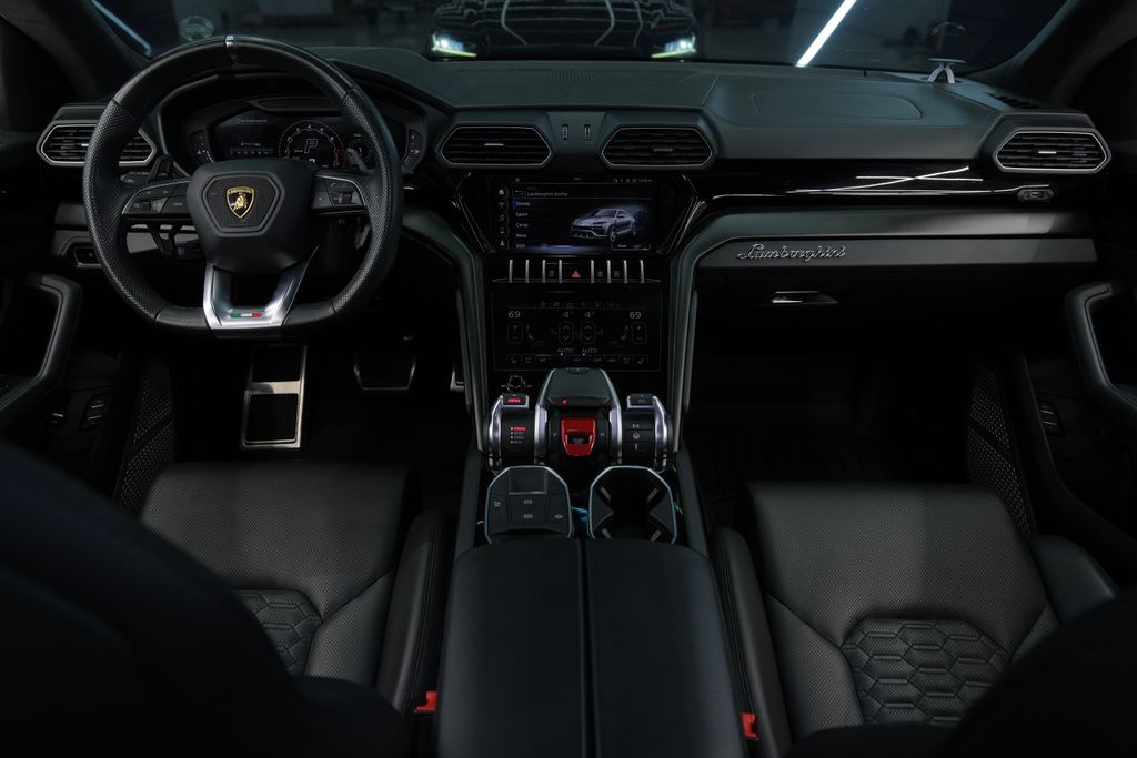 2022 Lamborghini Urus Base AWD