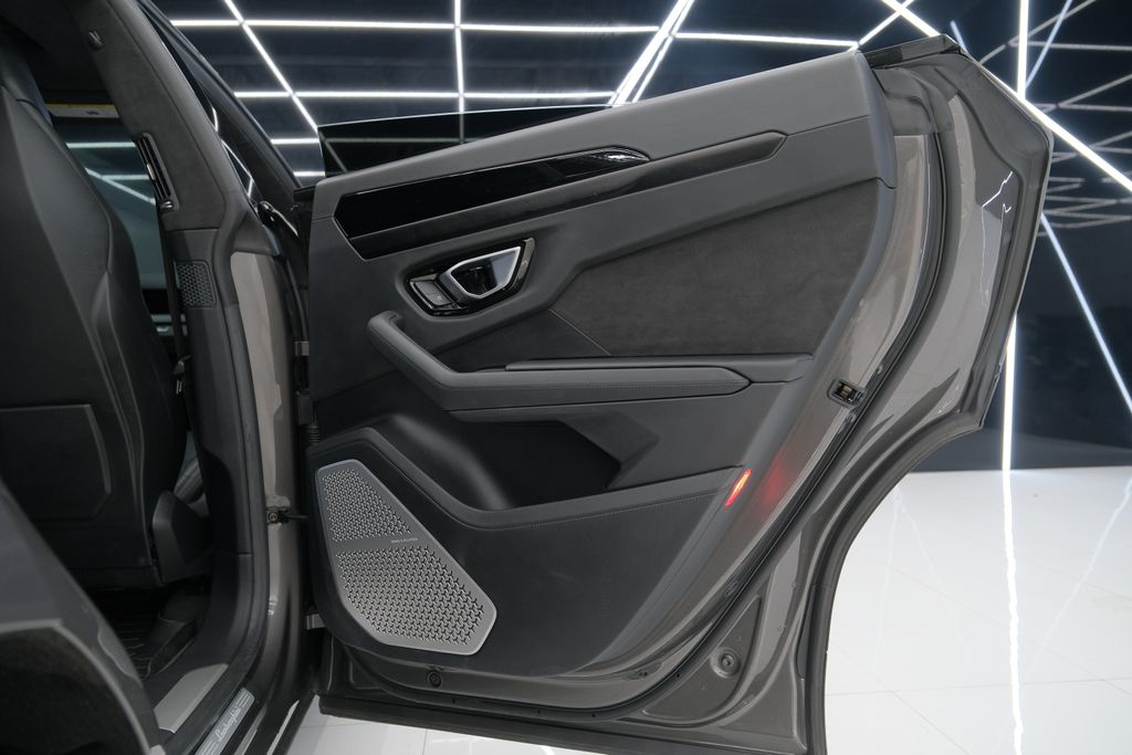 2022 Lamborghini Urus Base AWD