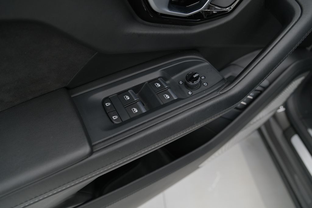 2022 Lamborghini Urus Base AWD